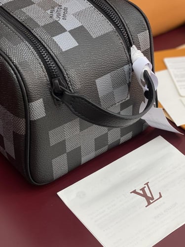 حقيبة يد لويس فيتون ( DOP KIT )