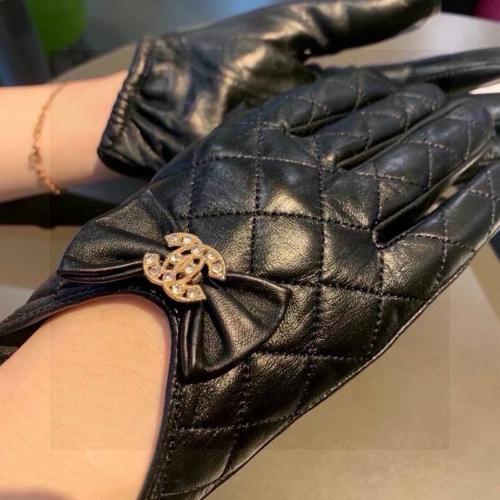 قفاز ماركة شانيل