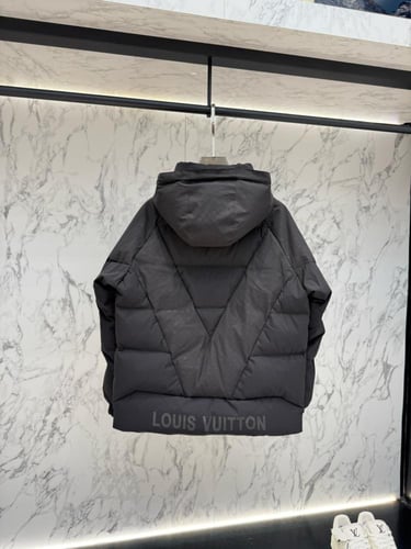 جاكيت ماركة ( لويس فيتون )