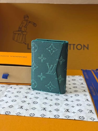 محافظ بطاقات لويس فيتون