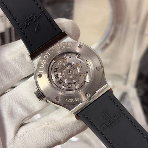 هوبلت كلاسيك فيوجن ( سويسري )