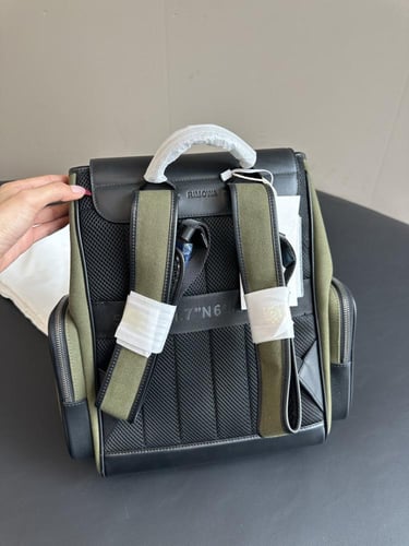 حقيبة ظهر ماركة ( ريموا )