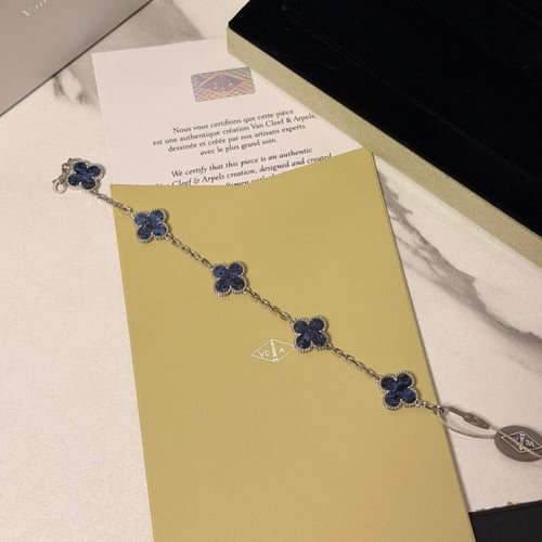 إسوارة ( فان كليف ) ميد نايت