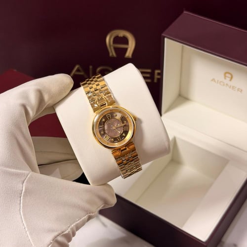 ساعة أقنر نسائي