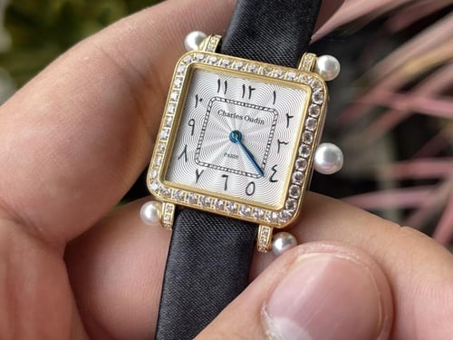 ساعة تشارلز أودين ( نسائي )