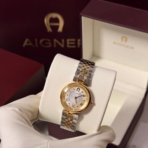 ساعة أقنر نسائي