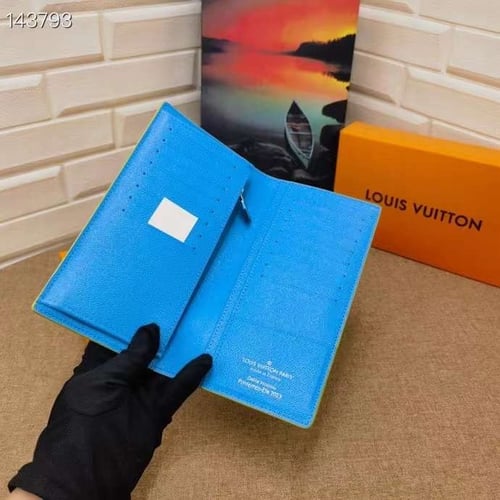 محافظ طويلة لويس فيتون