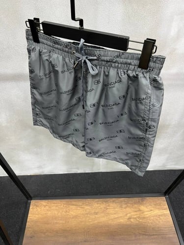 شورت ماركة بلانسياقا