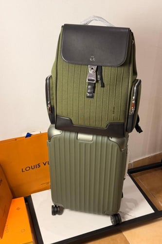 حقيبة ظهر ماركة ( ريموا )