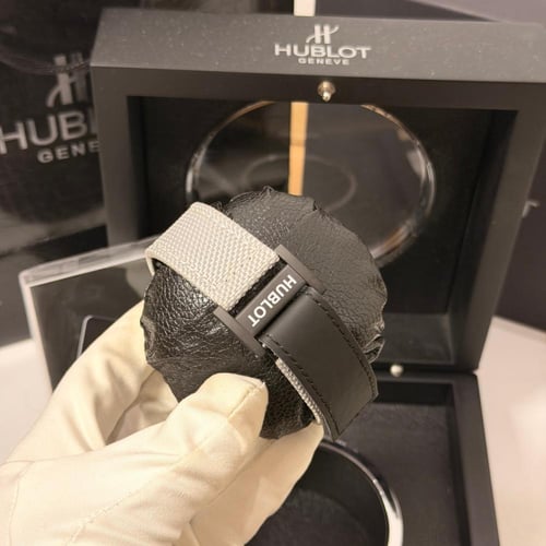 هوبلت يونيكي إسينشيال