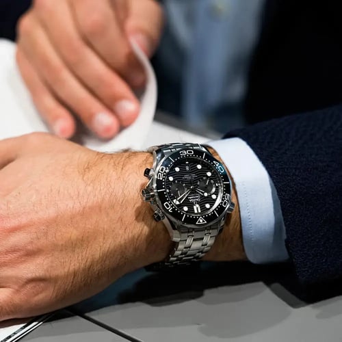 أوميغا سيماستر دايفر 700