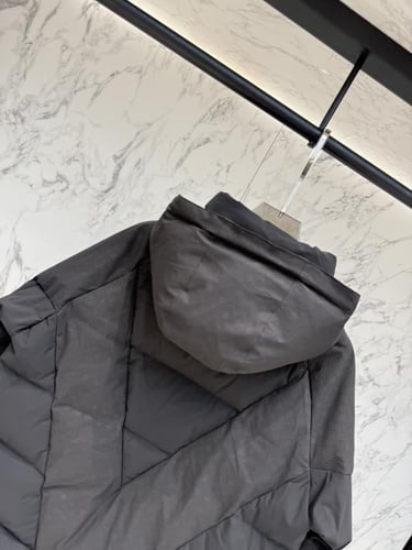 جاكيت ماركة ( لويس فيتون )