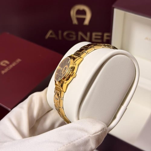 ساعة أقنر نسائي