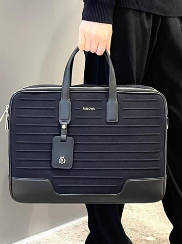 حقيبة أعمال ماركة ( ريموا )