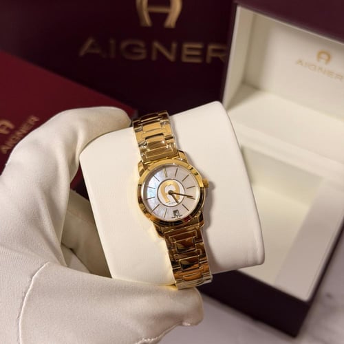 ساعة أقنر نسائي