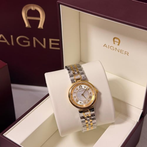 ساعة أقنر نسائي