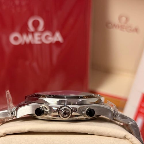 أوميغا سيماستر دايفر 700