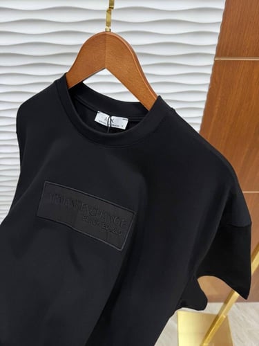 تيشيرت أرماني إكسشينج