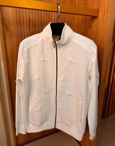 بلوفر برادا