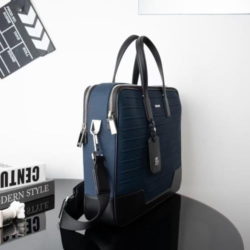 حقيبة أعمال ماركة ( ريموا )