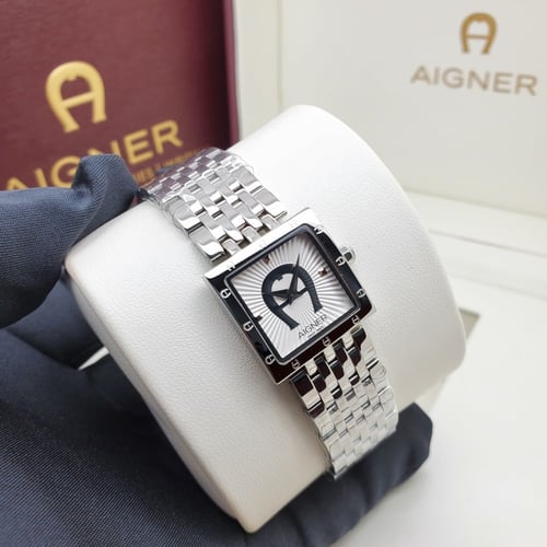 ساعة أقنر نسائي