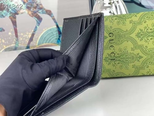 محفظة قوتشي درجة أولى