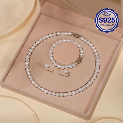 مجموعة ثلاثية من اللؤلؤ الباروكي