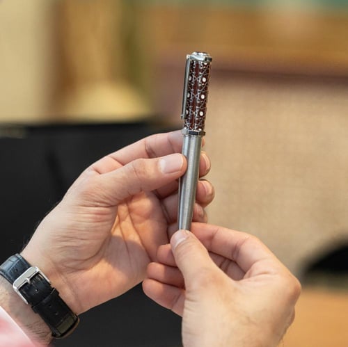 قلم سان دهنج عنابي ثماني 143