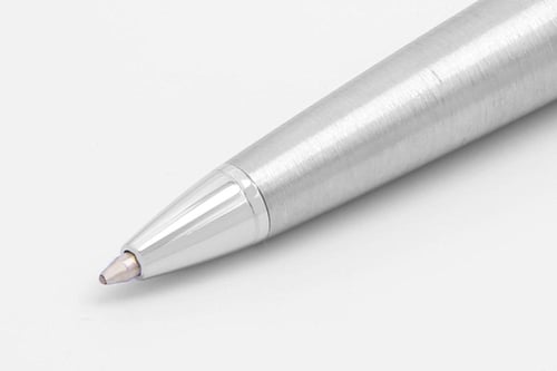 107 قلم سان دهنج فضي مع حجر أخضر