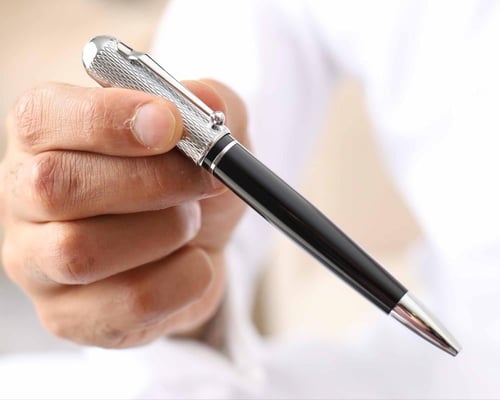 قلم D فضي و أسود 86