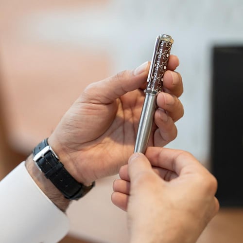 قلم سان دهنج عنابي ثماني 143