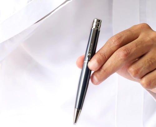 طقم قلم و كبك سكرو فضي و أزرق 60