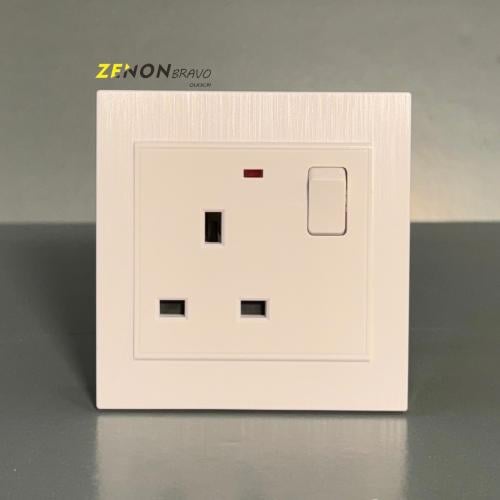 فيش 13 أمبير مع مفتاح