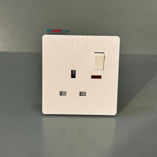 فيش 13 امبير مع مفتاح Zp