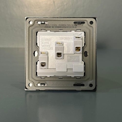 فيش 13 امبير مع مفتاح