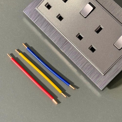 مفتاح 13 أمبير مزدوج