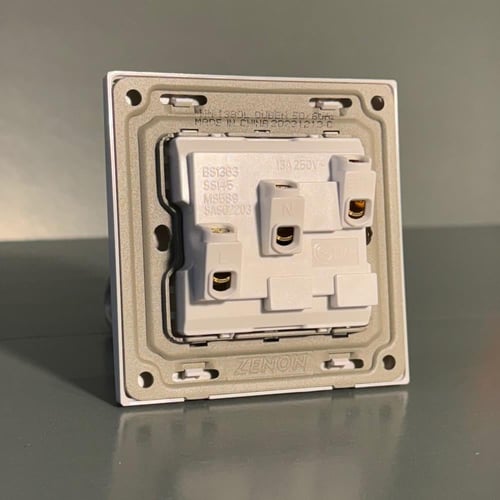 فيش 13 أمبير مع مفتاح