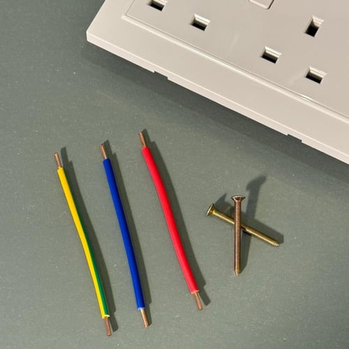 فيش 13 امبير مزدوج