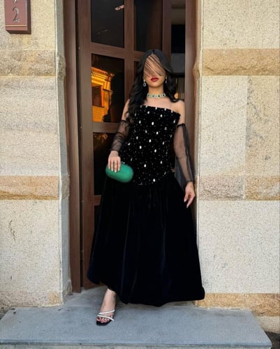 فستان اسود مخمل