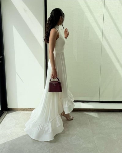 فستان ابيض ناعم