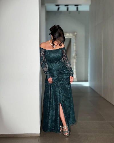 فستان اخضر دانتيل