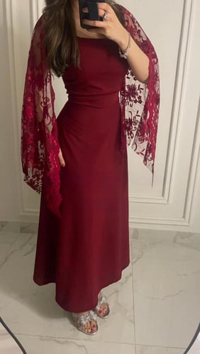 فستان ناعم بأكمام دانتيل