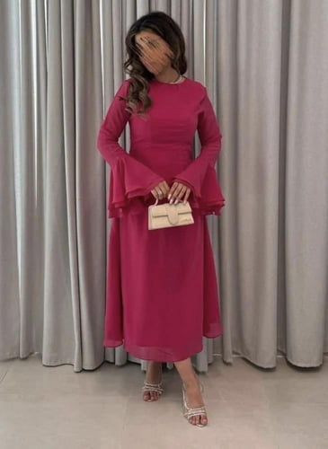 فستان وردي ناعم بفتحه ظهر