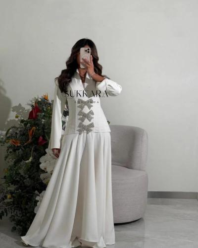 فستان ابيض ناعم