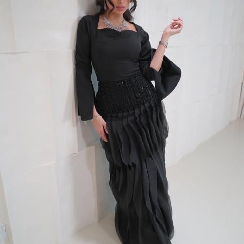 فستان اسود ناعم