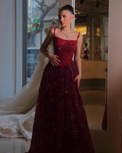 فستان احمر انيق