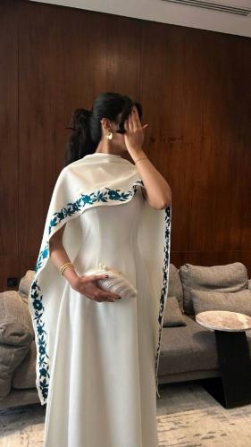 فستان ابيض ناعم