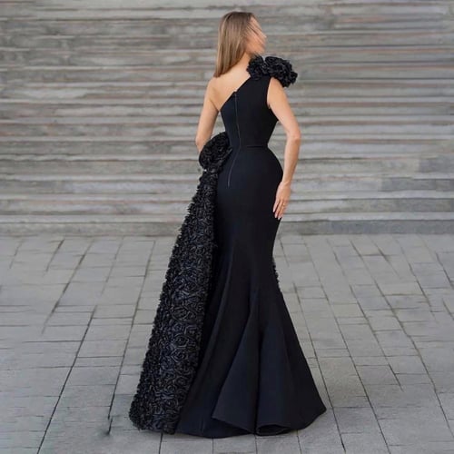 فستان باربي اسود مطرز