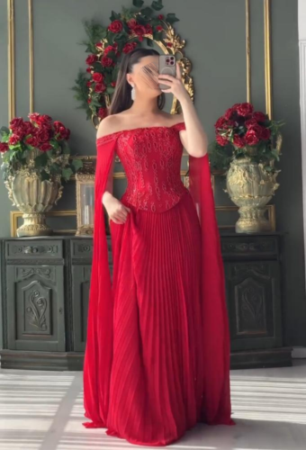 فستان احمر انيق