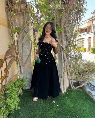 فستان اسود مخمل